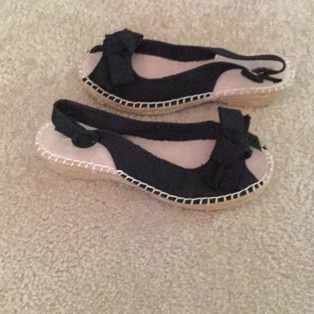 Bass Sandals - Picture 2 of 5
